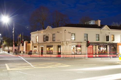 Hotel Jbs Bar & Guest Accommodation