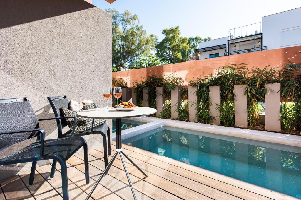 Pilot Amphora Boutique Hotel
