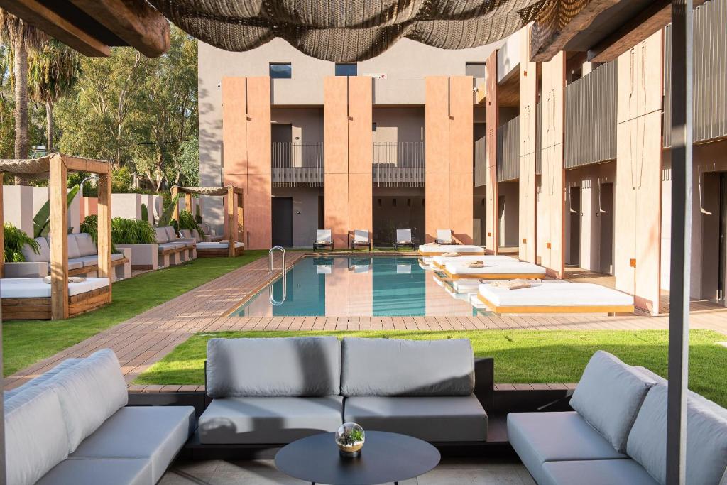 Pilot Amphora Boutique Hotel