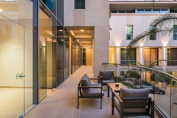 Trianon Luxury Apartments & Suites
