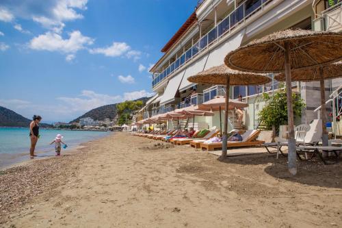Mari Hotel And Maisonettes