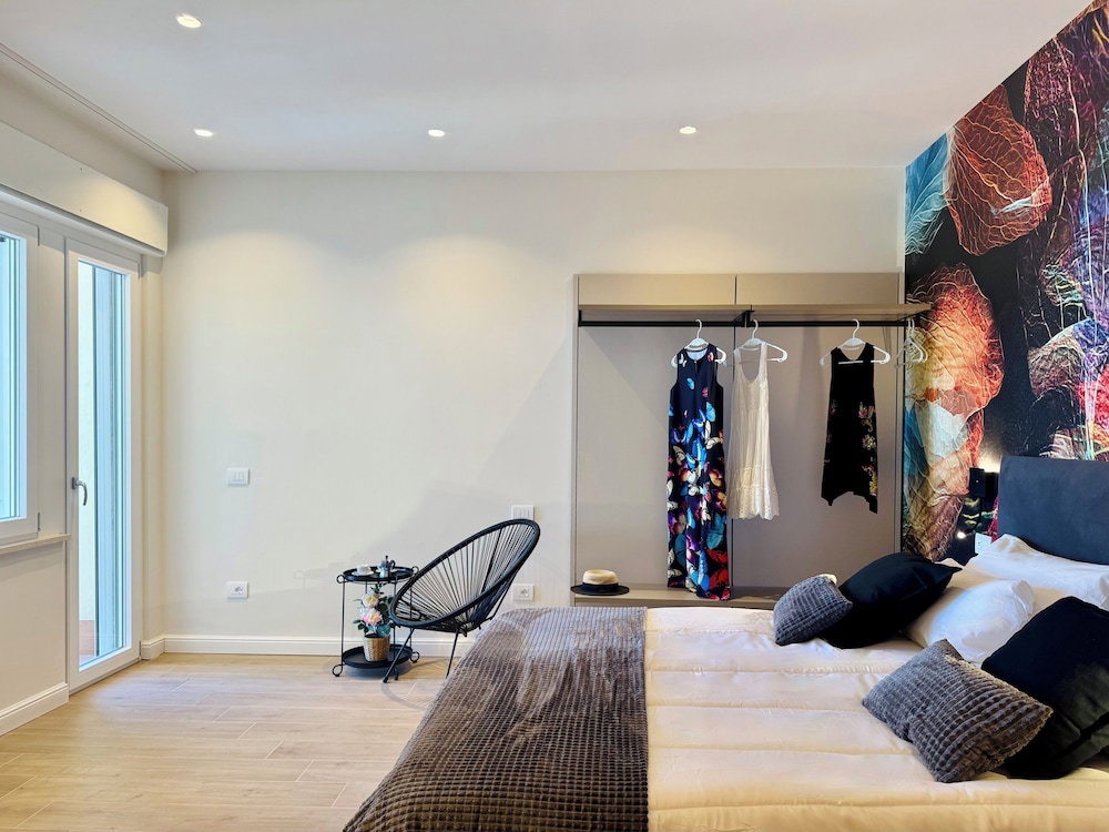 Yourhome - Il Pino Rooms & Apartment