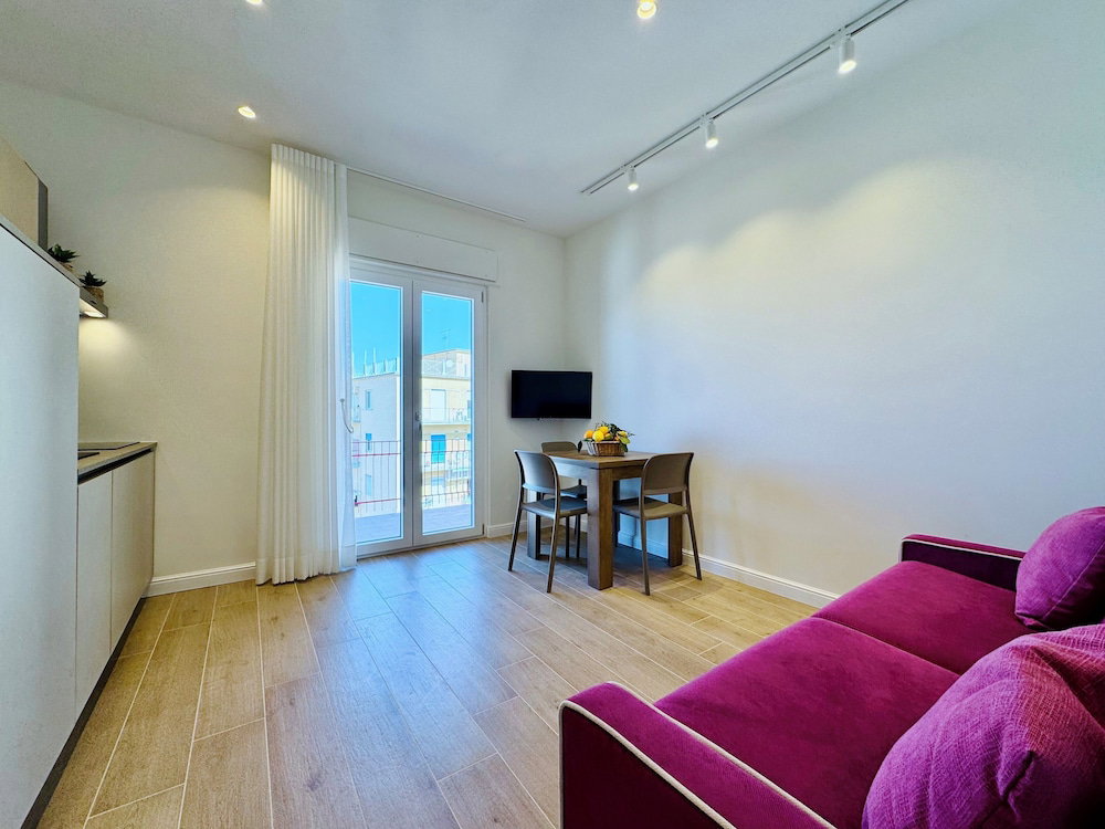 Yourhome - Il Pino Rooms & Apartment