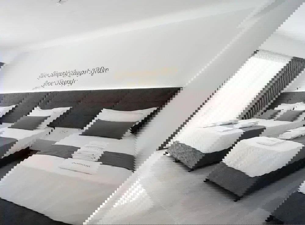 Hotel Aeonian Luxury Suites