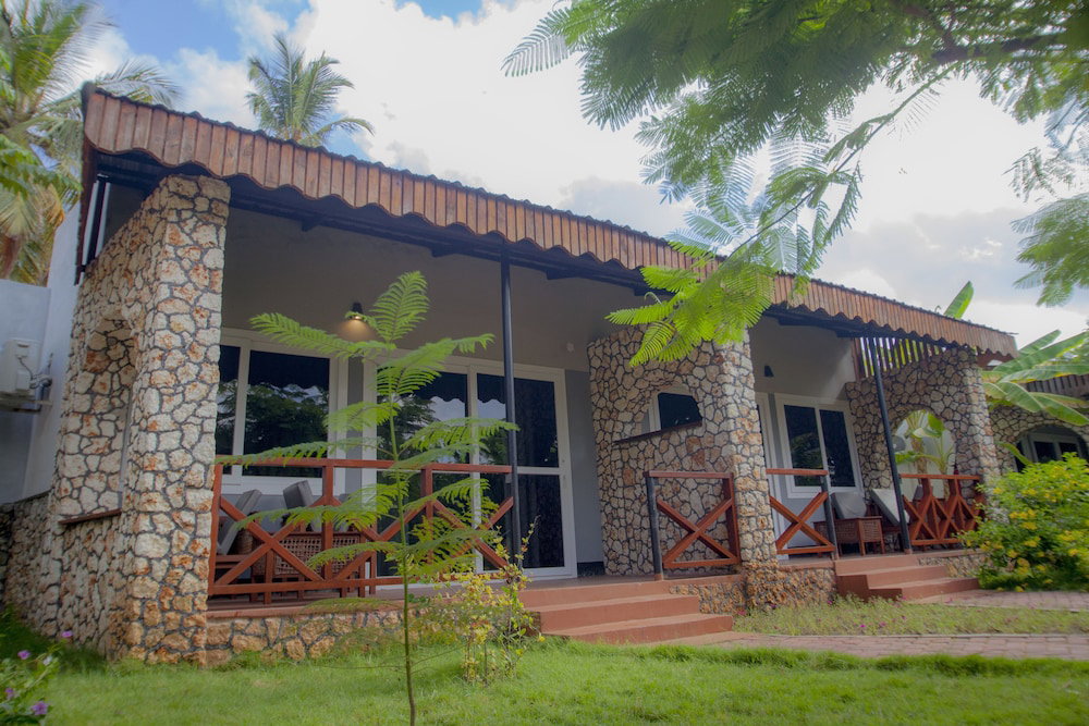 Kijiji Beach Resort