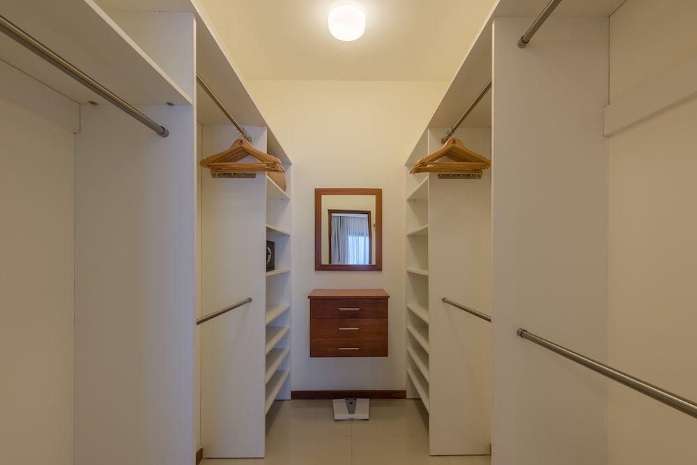 Sea Cliff Court Apartments