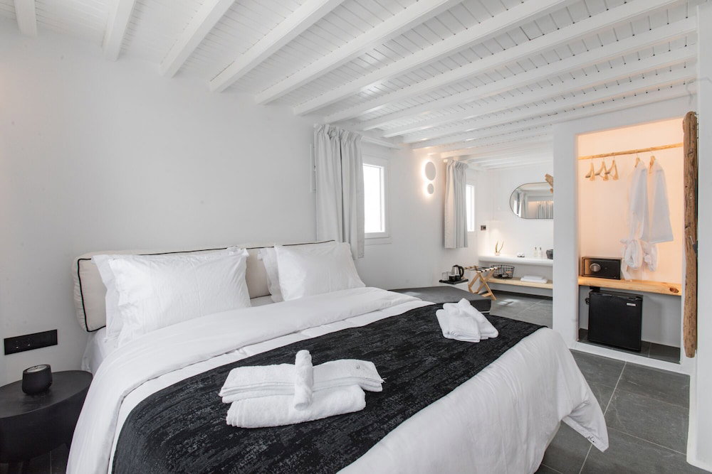 She Mykonos Luxury Apartments