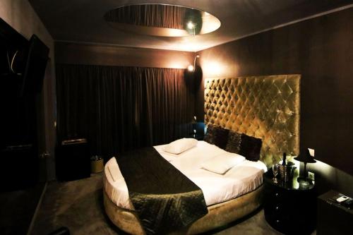 Hotel The Crystal Blue Hotel