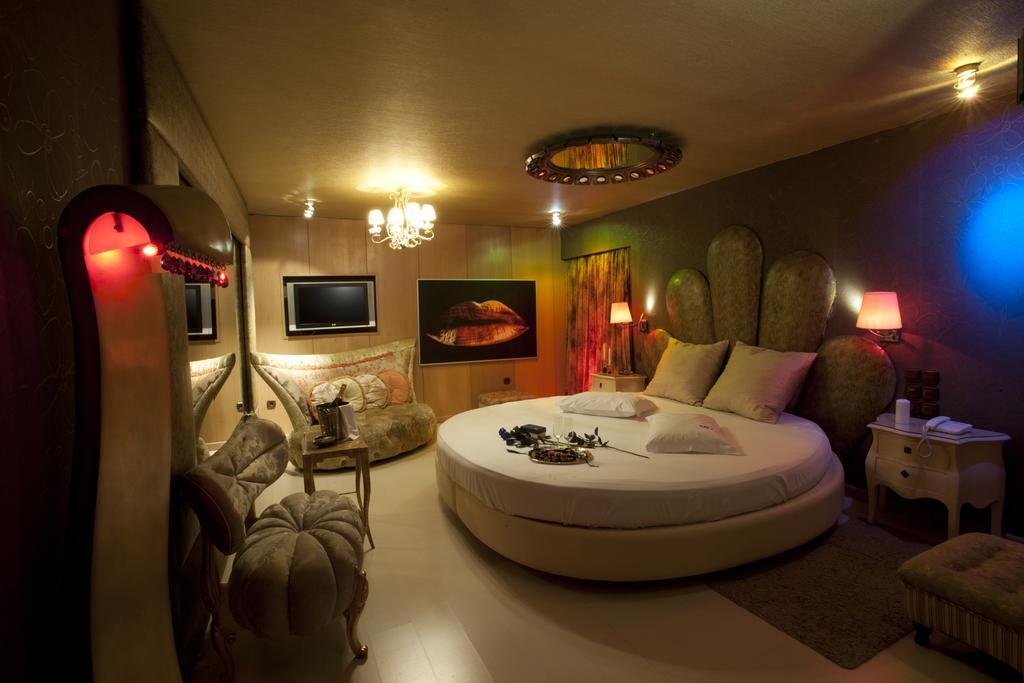 Hotel Crystal Blue Hotel + Suites