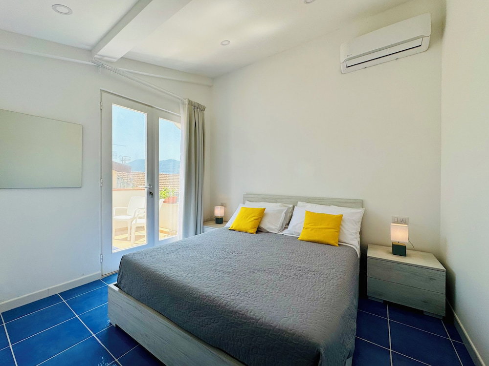 Hotel Yourhome - La Famiglia Apartment
