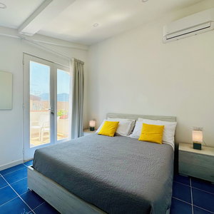 Hotel Yourhome - La Famiglia Apartment cazare Meta