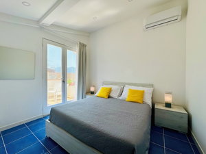 Hotel Yourhome - La Famiglia Apartment cazare Meta