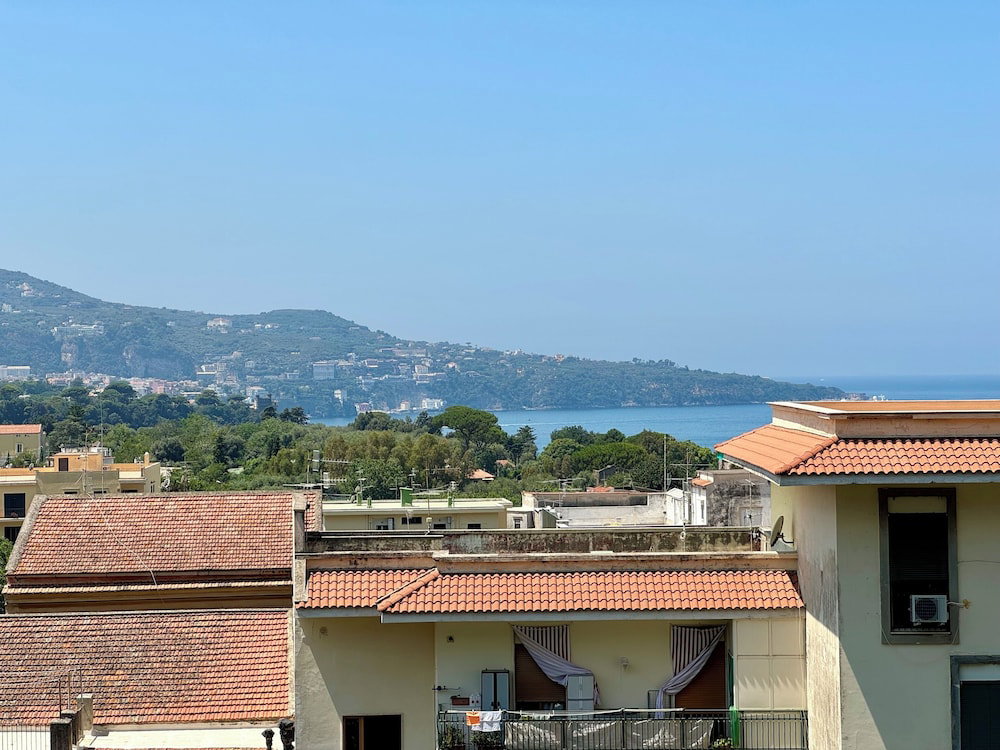 Yourhome - La Famiglia Apartment