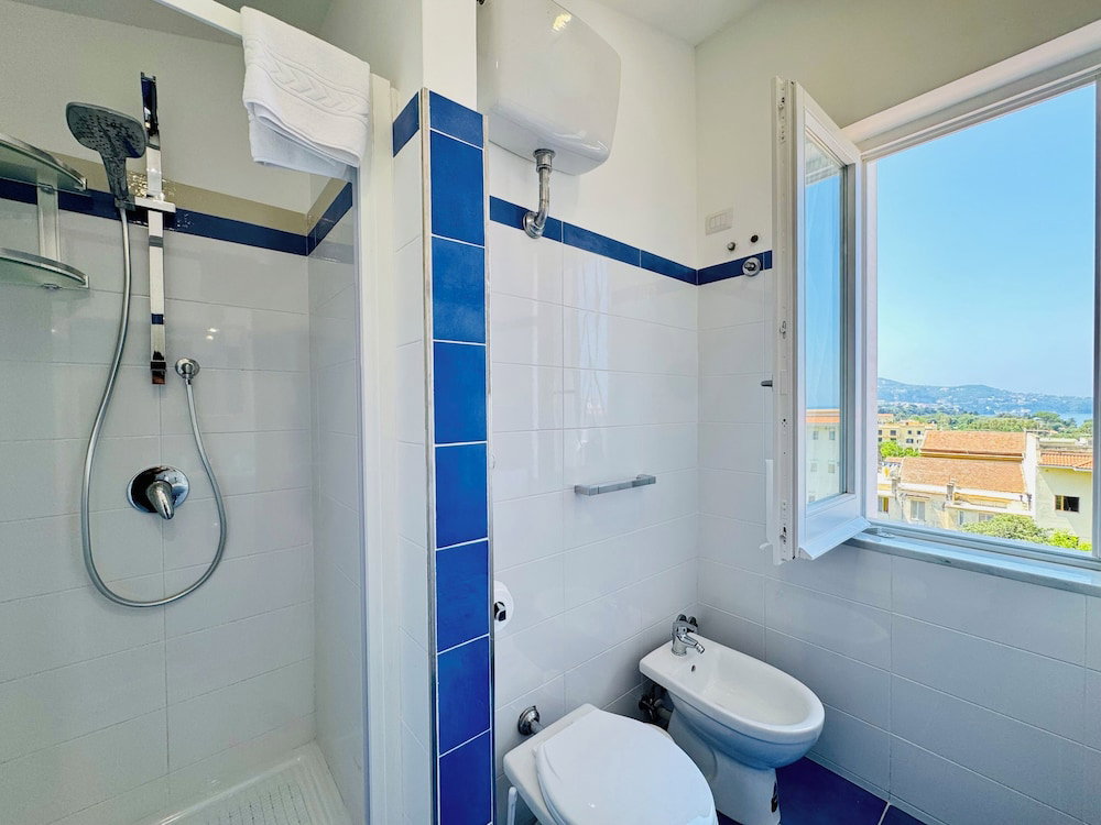 Yourhome - La Famiglia Apartment