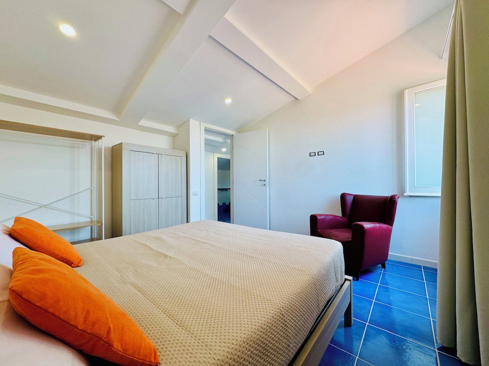 Yourhome - La Famiglia Apartment