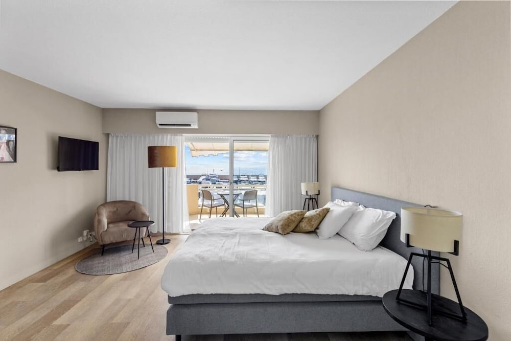 Riviera Beach Hotel