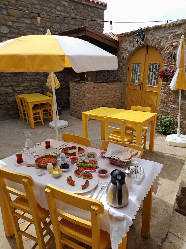 Hotel Sari Keçi̇ Taş Otel