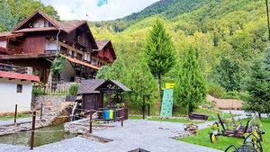 Hotel Hanul Vanatorului Pensiune Turistica cazare Pestisani