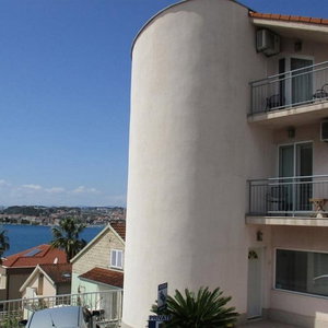 Hotel Pink Inn cazare Podstrana