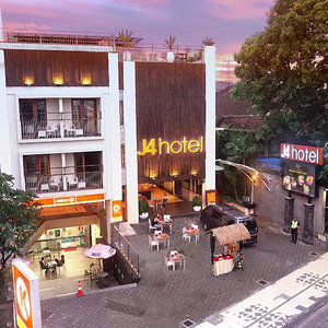 Hotel J4 Hotels Legian cazare Kuta