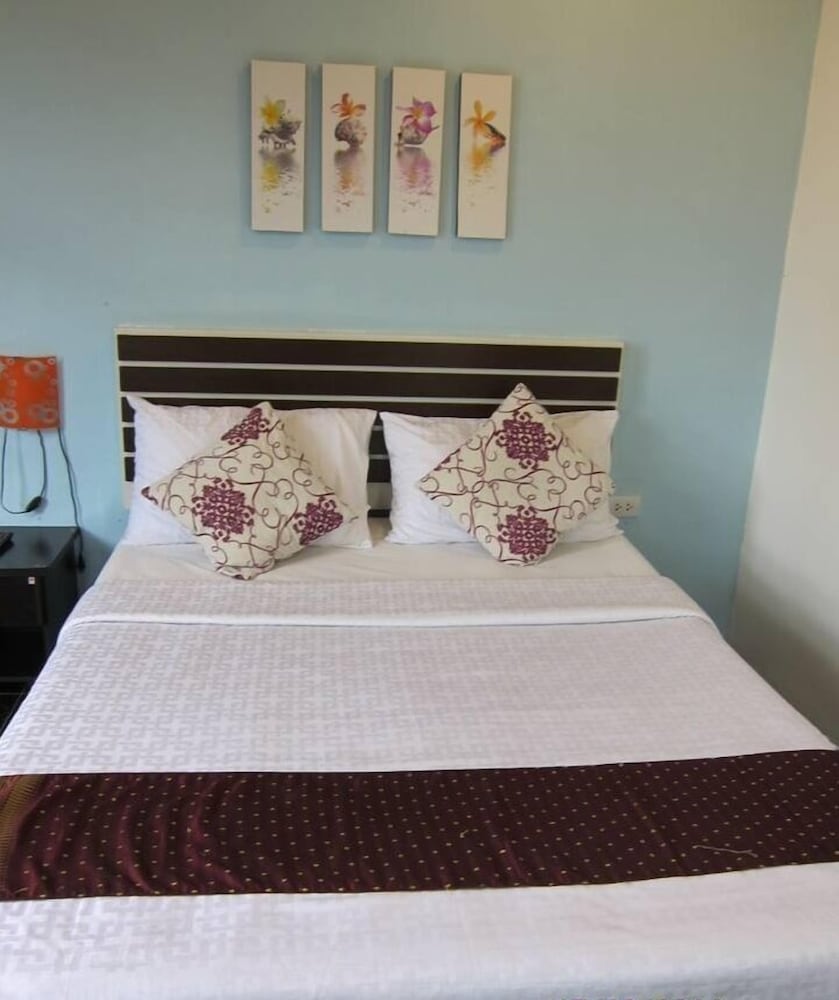 Loma Place Hotel
