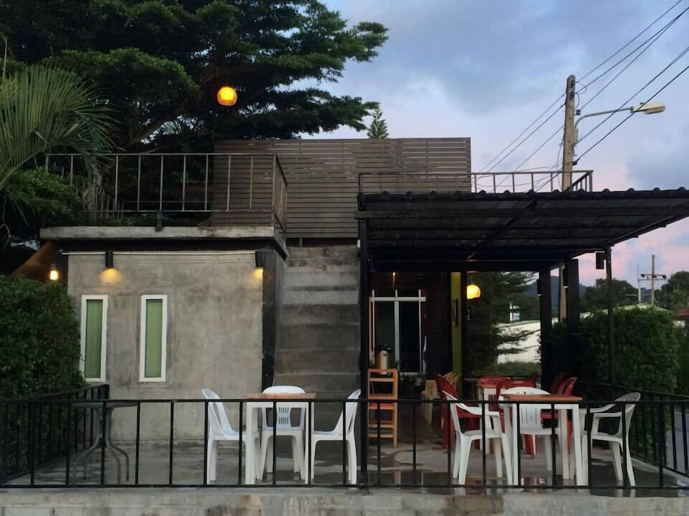 Loma Place Hotel
