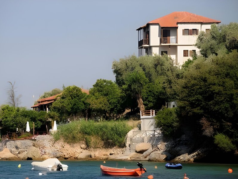 Melies Apartments