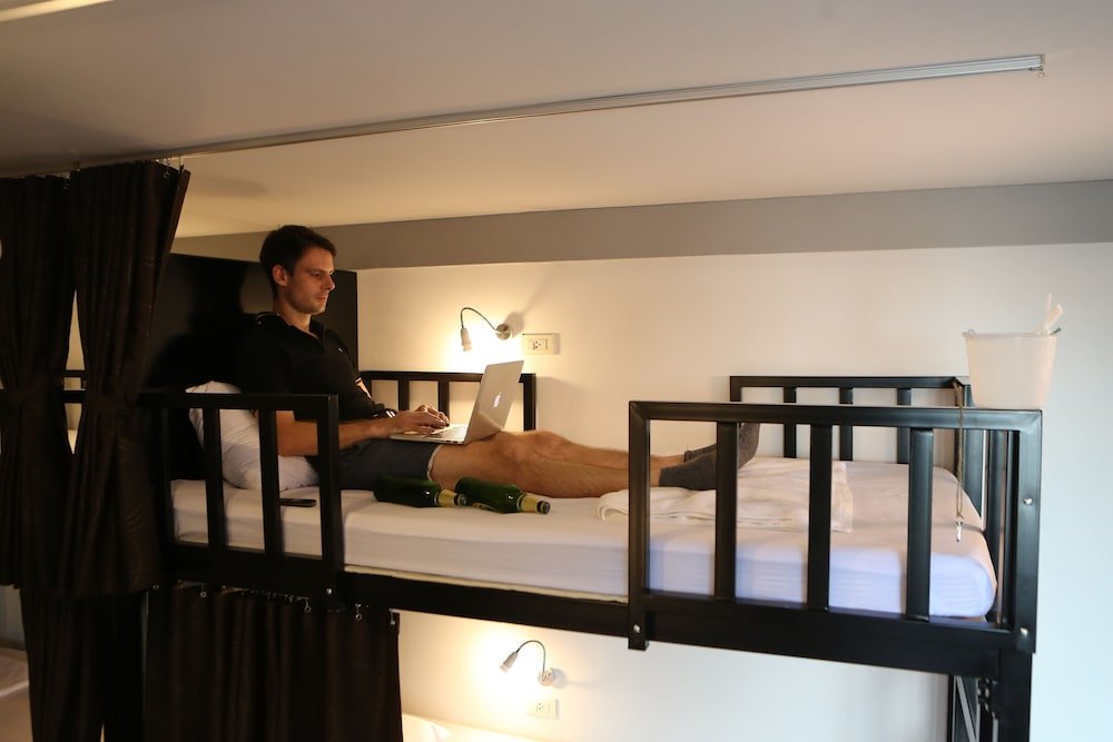 Hotel Balcony Party Hostel Beachfront - Adults Only