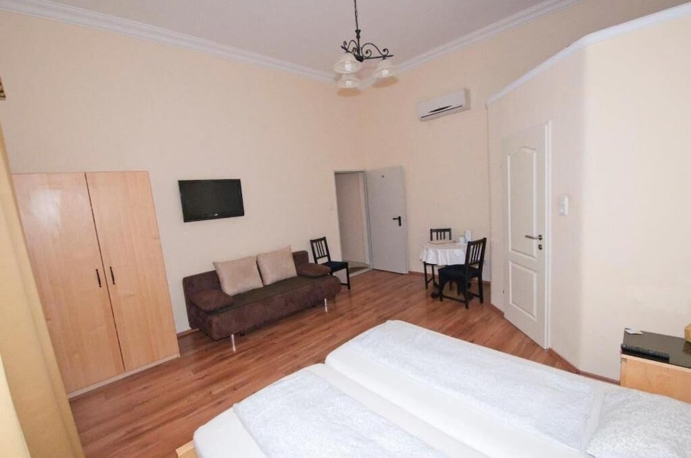 K & T Boardinghouse