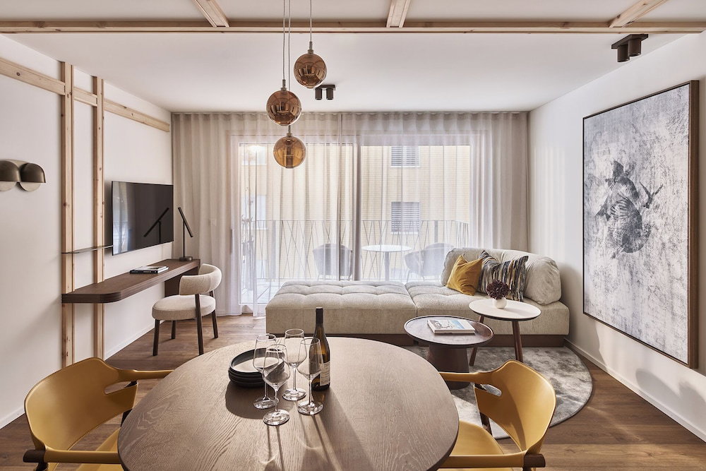 Hotel The Suites