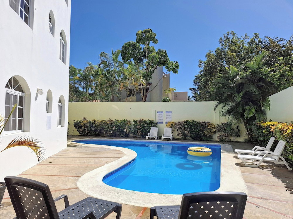 Hotel 2-Bedroom Beach Apartment With Pool Costambar