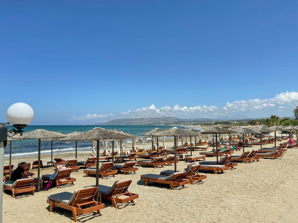 Mare Blue & Suites, Adults 16+ Hotel