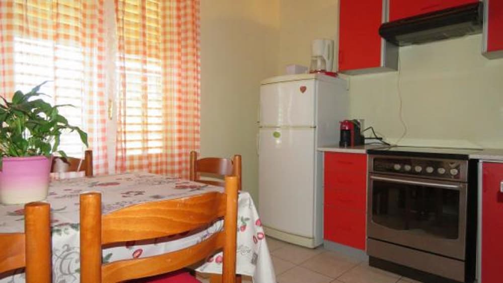Hotel Serene Barbat Escape With Just Minutes From The Beach