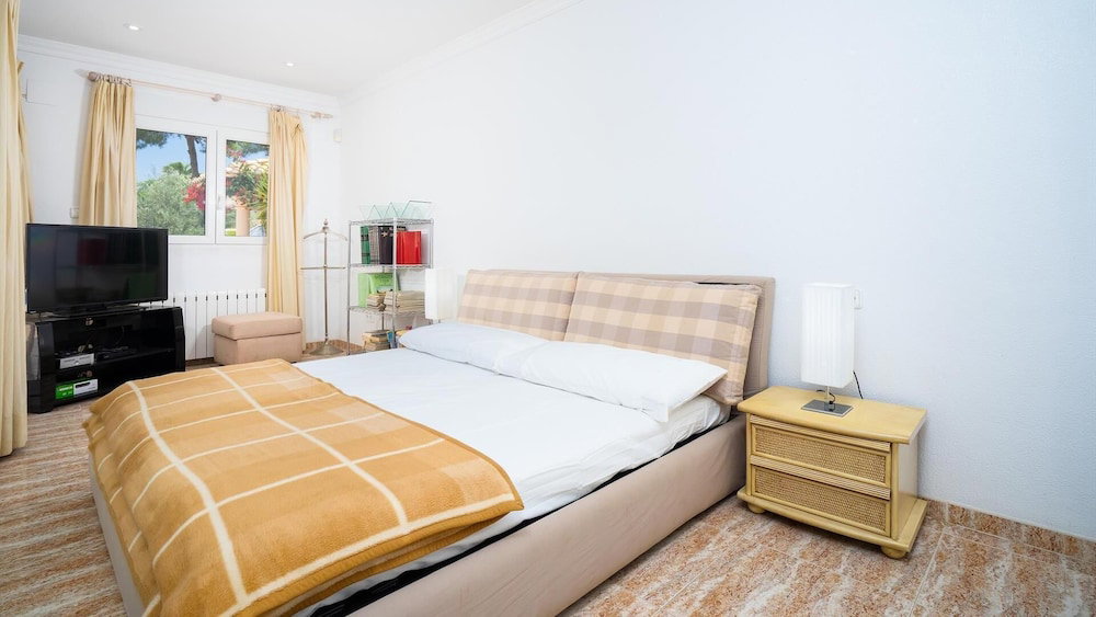 3-Bed Villa Las Rotas