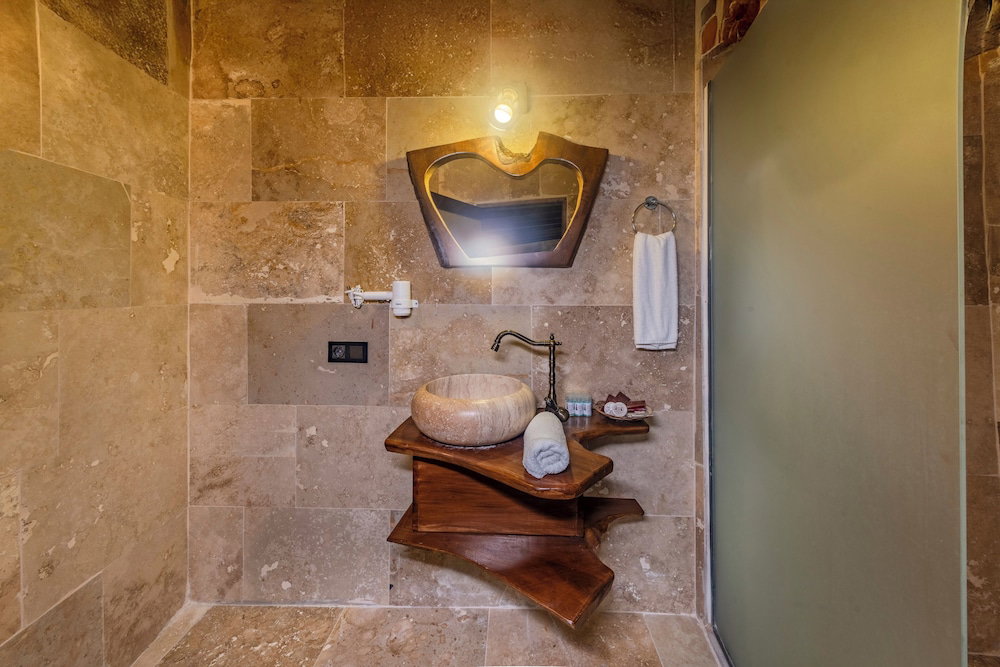 Hotel Rose Moon Cave