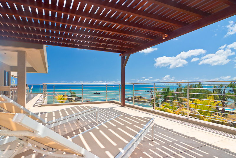 Bon Azur Beachfront Suites And Penthouses By Lov