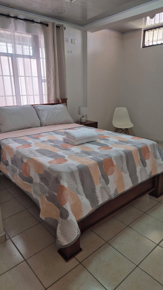 Hotel Velaz Guesthouse
