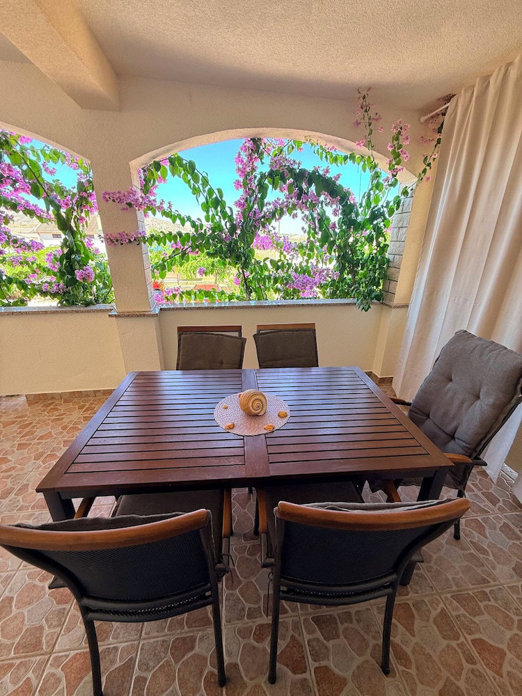 Hotel Apartments Luka