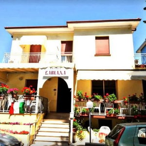 Hotel L’hotel Lariana cazare Rivazzurra