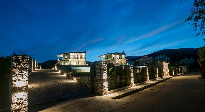 Hotel White Villas Karavomilos