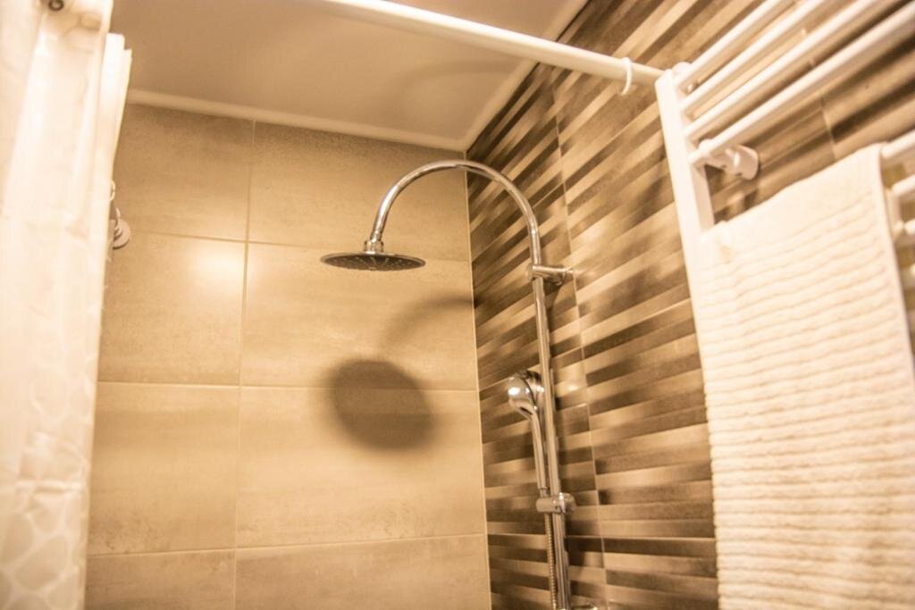 Hotel Apartment & Room Eni