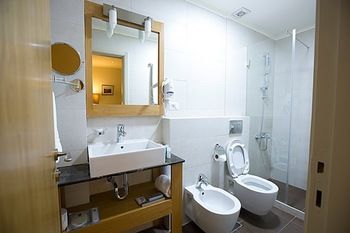 Hotel The J Hotel & Spa