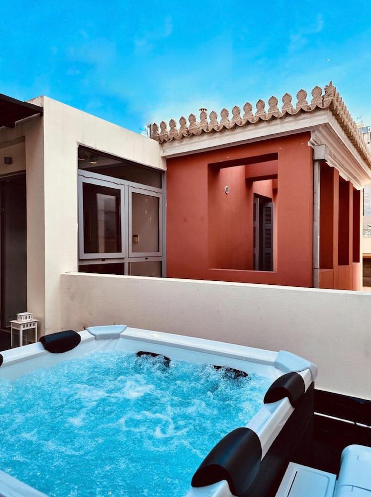 Pink Mango Hostel