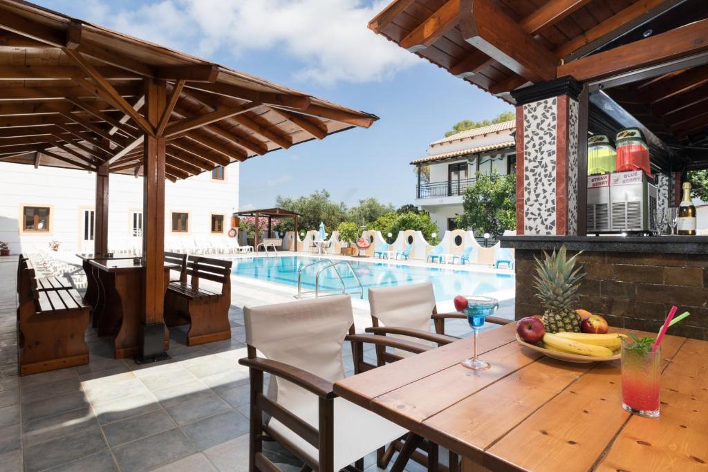 Lefkimi Hotel