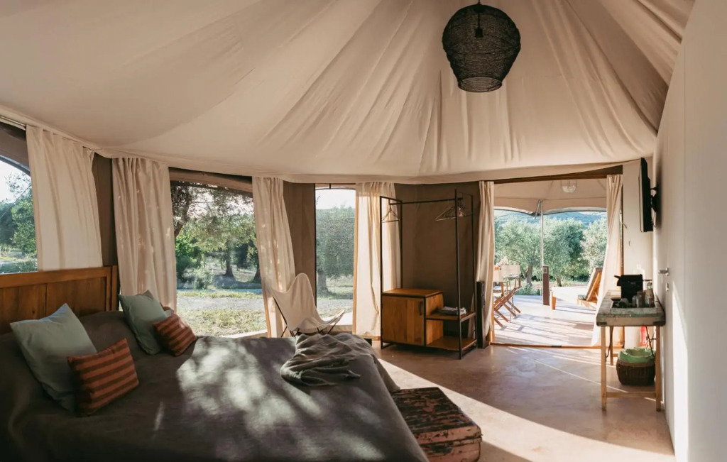 Hotel Iuta Glamping & Farm