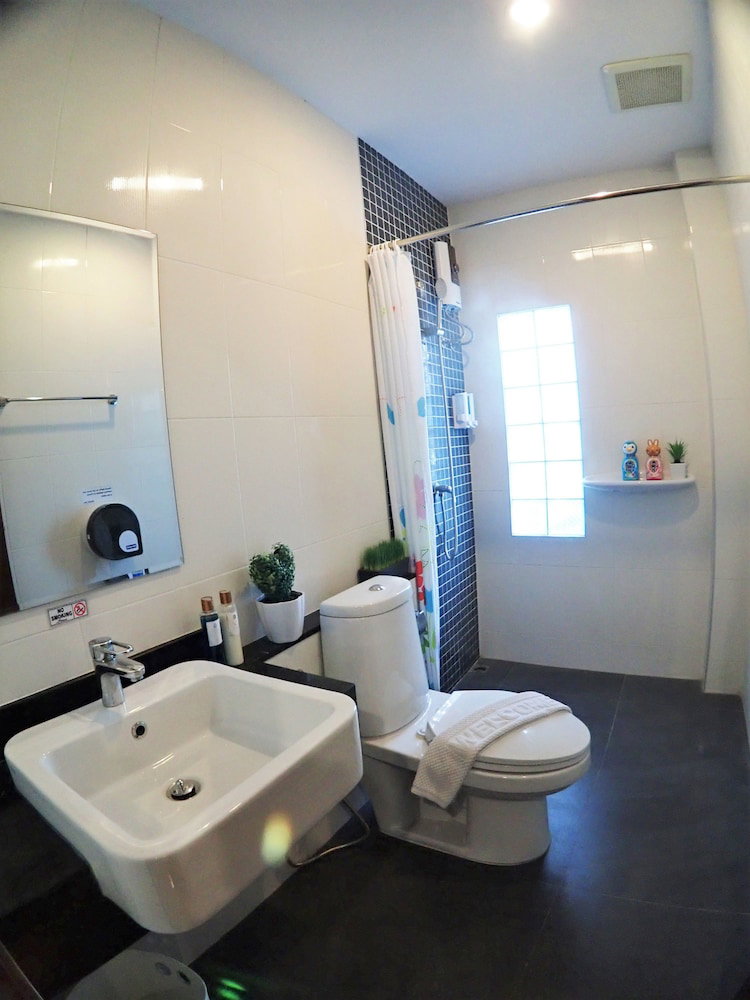 Pop-In Hostel