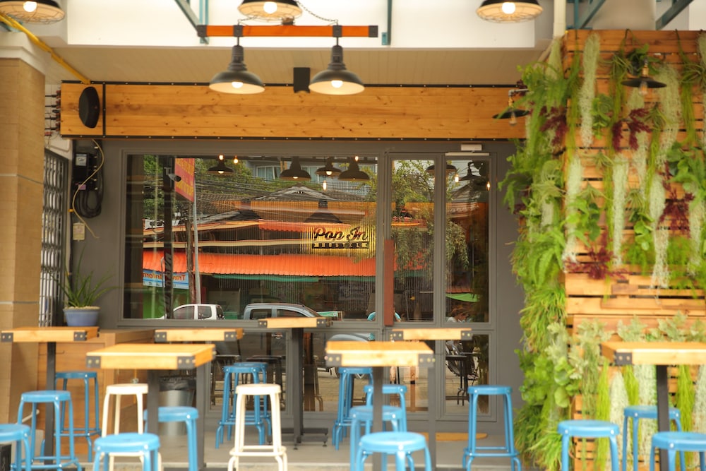 Pop-In Hostel