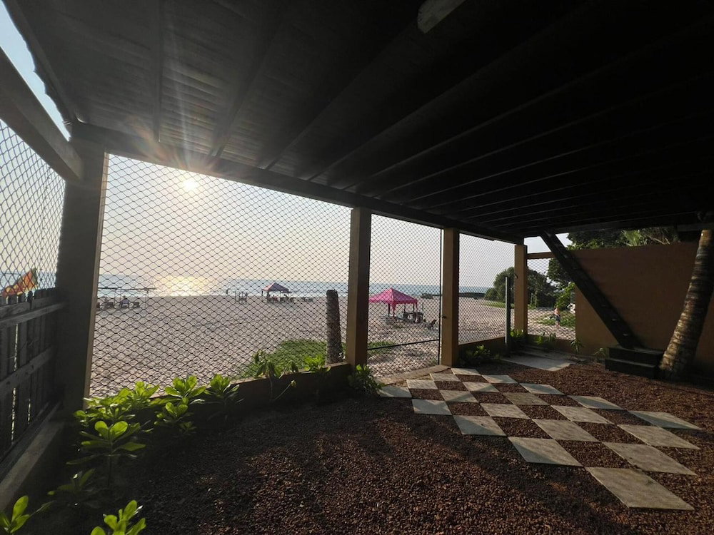Hotel Oceanfront Luxury Private Villa In Ambalangoda