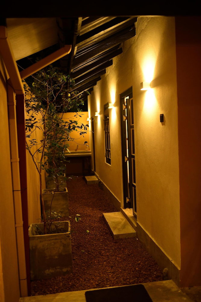 Oceanfront Luxury Private Villa In Ambalangoda