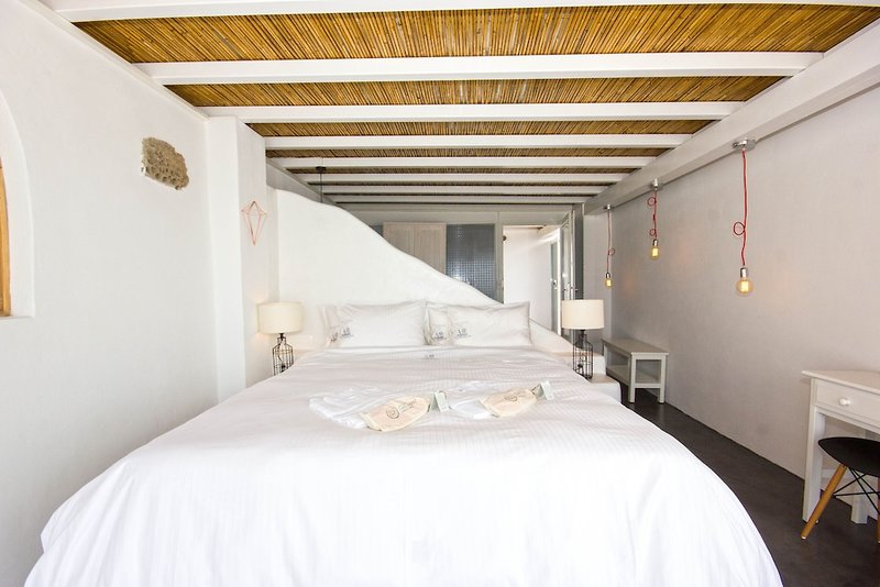 Anixi Lounge Suites